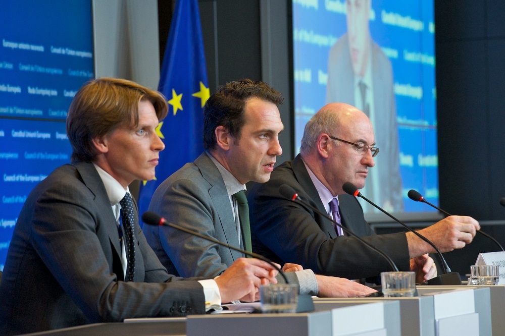 Martijn van Dam, ministro de Agricultura holandés, y Phil Hogan, comisario del ramo, durante la rueda de prensa
