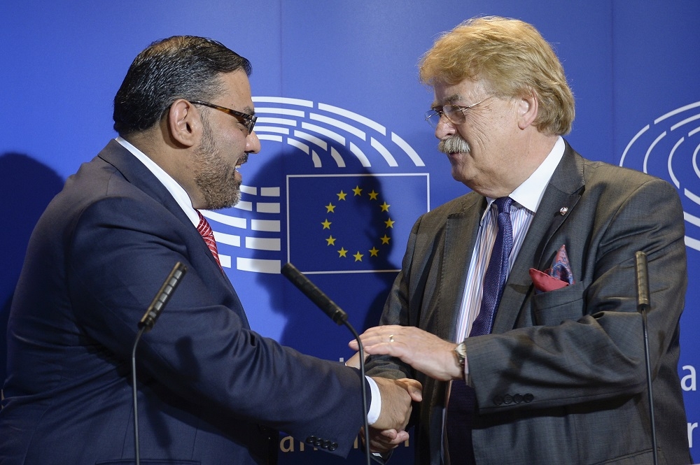 El presidente de la Coalición Nacional Siria y el eurodiputado Elmar Brok