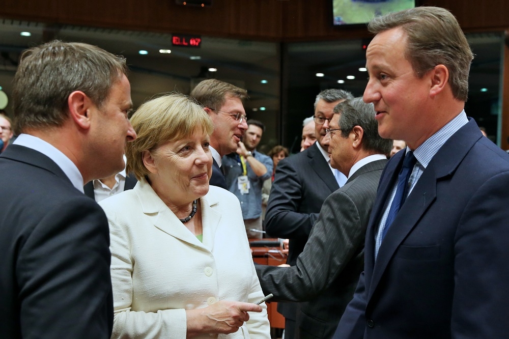 Xavier Bettel, primer ministro de Luxemburgo, Angela Merkel, canciller alemana, y David Cameron, premier británico