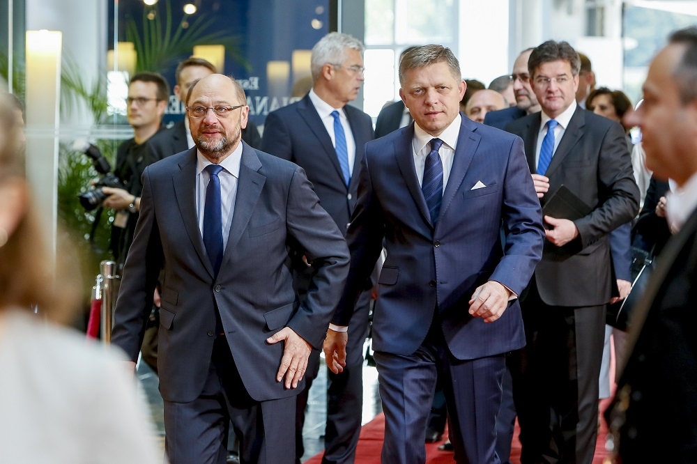 Martin Schulz, presidente de la Eurocámara, y Robert Fico, primer ministro eslovaco