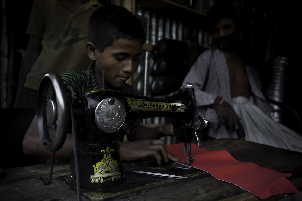 Trabajo infantil en una fábrica de Bangladesh.